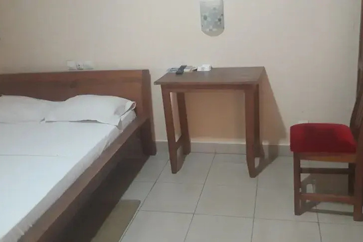 Room 5 of 17