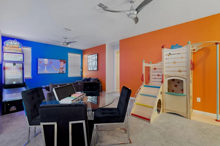 Room 13 of 22