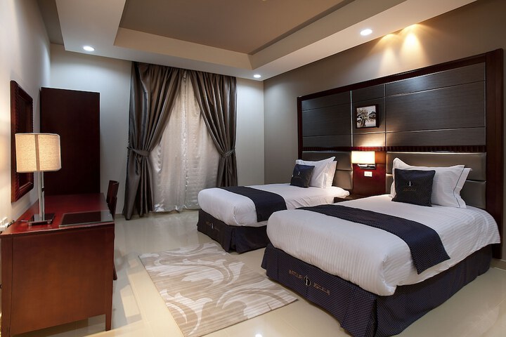 Room 7 of 33