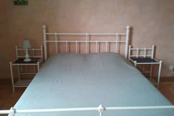 Room 4 of 18