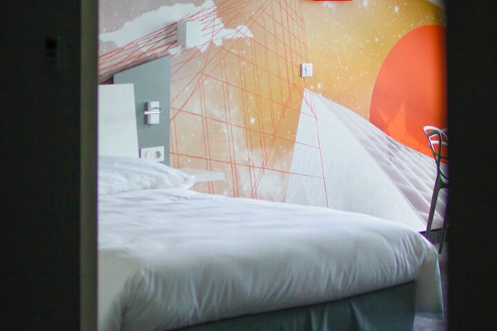 Room 40 of 143
