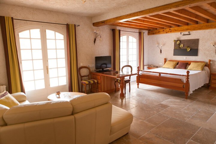 Room 4 of 97