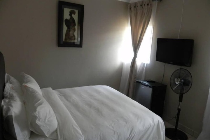 Room 9 of 24