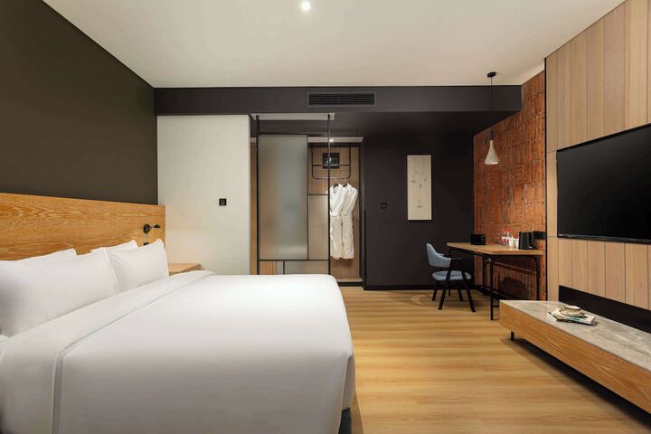 Room 8 of 14