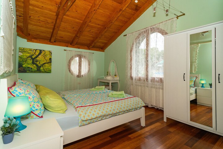 Room 6 of 43