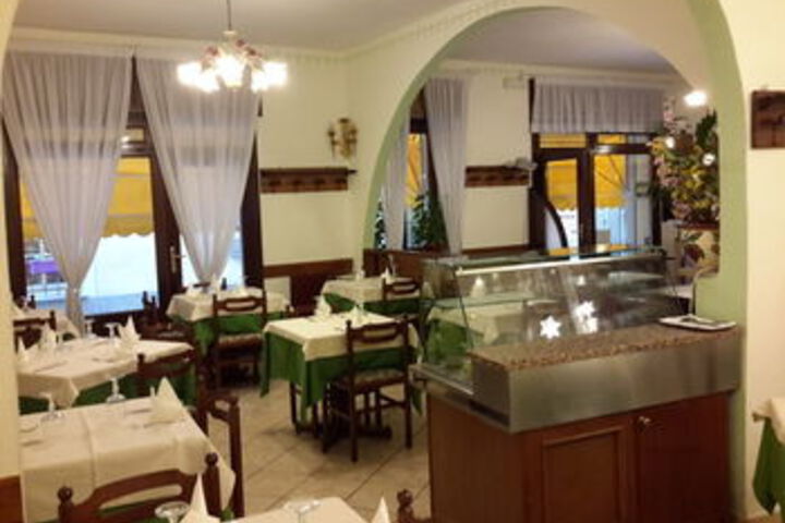 Dining 16 of 62