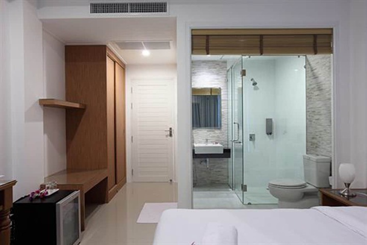 Room 3 of 46