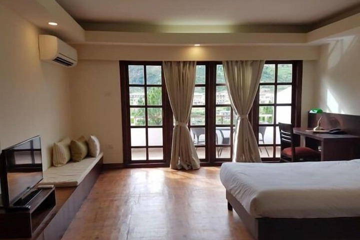 Room 6 of 20