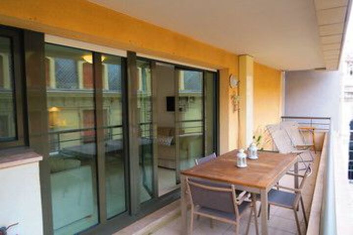 Lola Terrasse by Nestor & Jeeves
