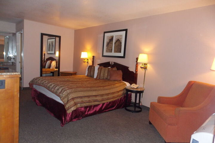 Room 73 of 128