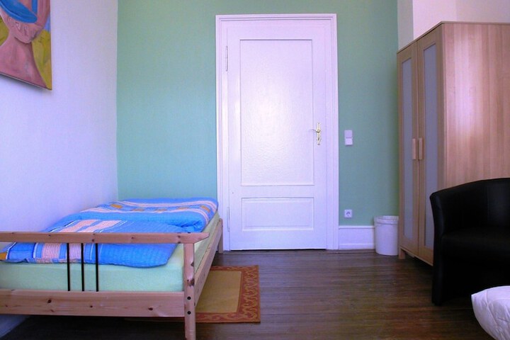 Room 9 of 12