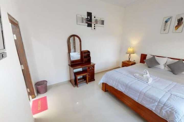 Room 7 of 19