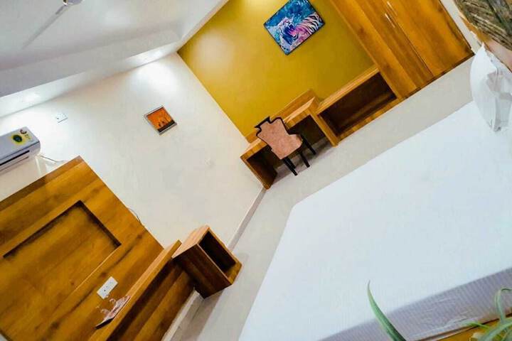 Room 9 of 15
