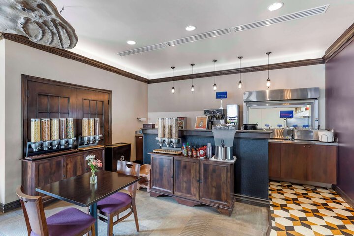 Breakfast area