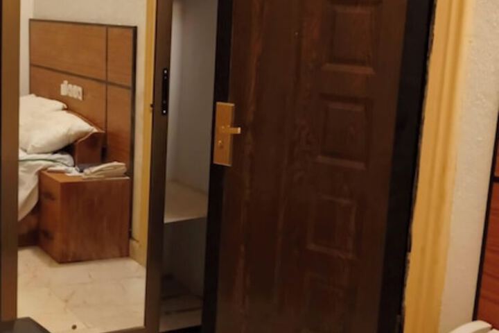 Room 74 of 285