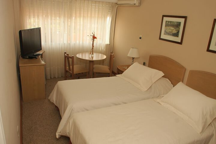 Room 4 of 6