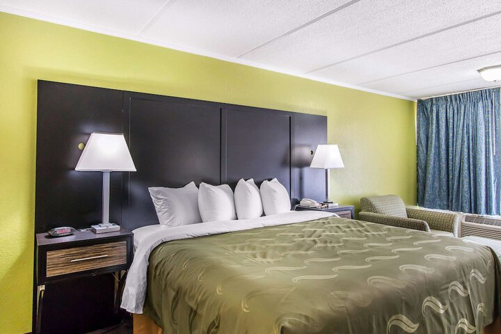 1 King Bed (11 of 13)