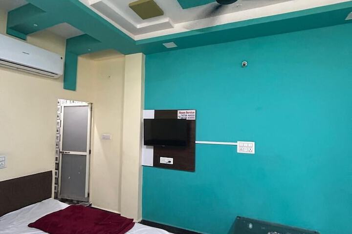 Room 4 of 24