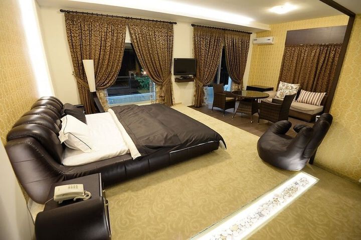 Room 15 of 17