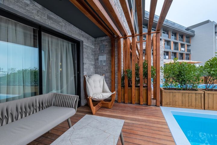 Pool Hotel