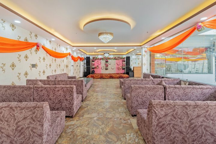 Ballroom/Hall 28 of 38