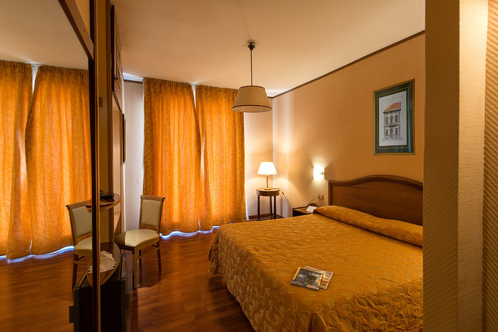 Room 4 of 5