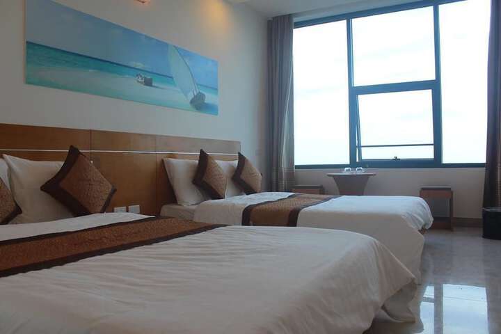 Room 9 of 14