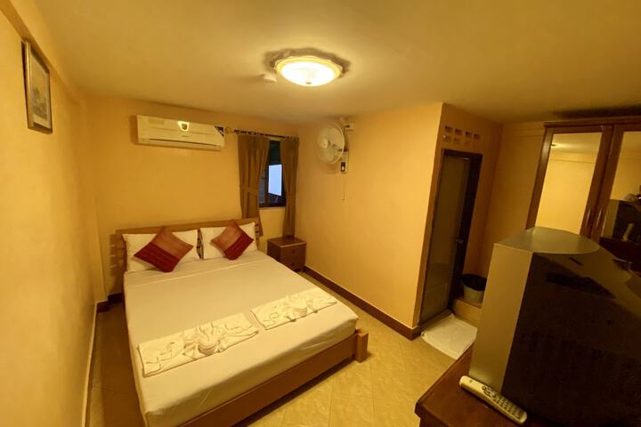 Room 27 of 35
