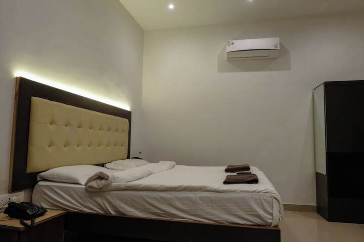Room 12 of 68