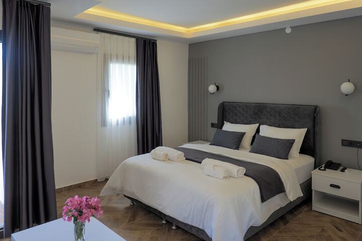 Room 3 of 71