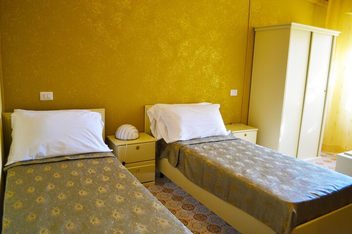 Room 6 of 48