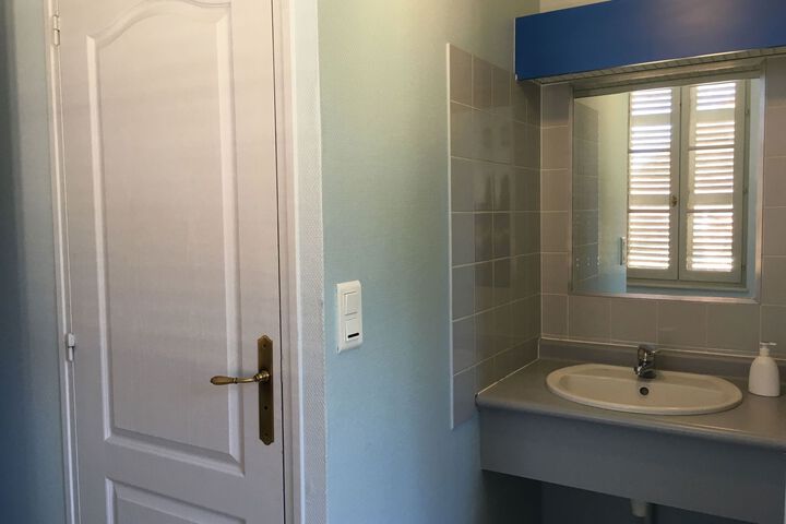 Room 2 of 8