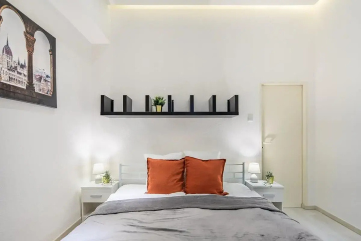 Room 6 of 21