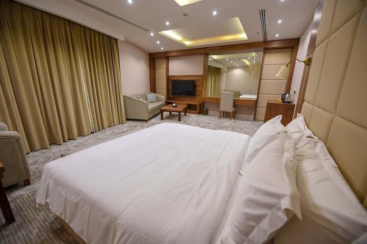 Room 10 of 38