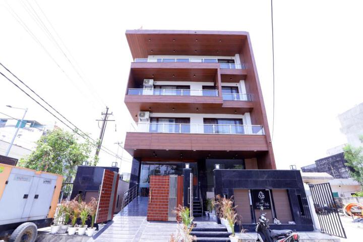 THE ROYAL VILLA - Noida Sector 70