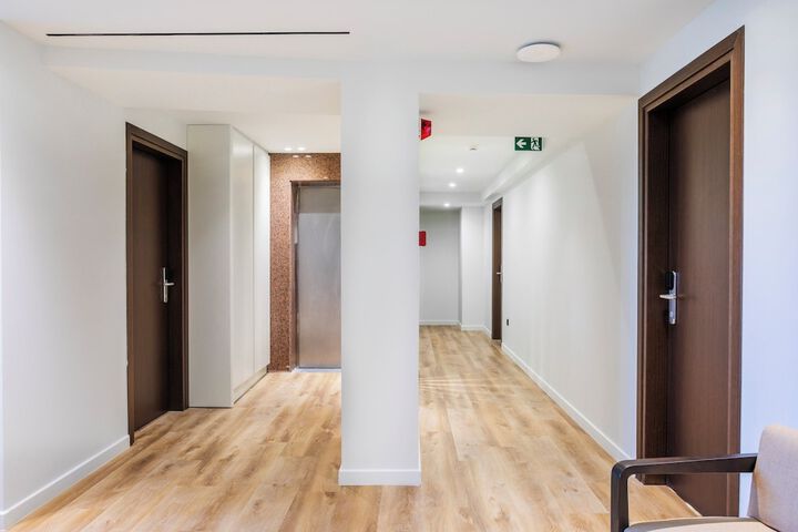 Ballroom/Hall 56 of 76