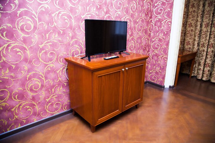 Room 6 of 77