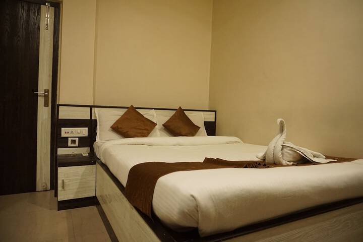 Room 6 of 19