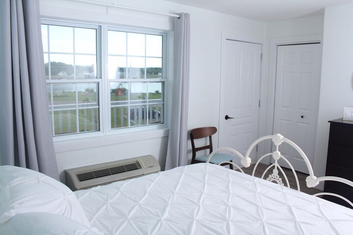 Room 4 of 144