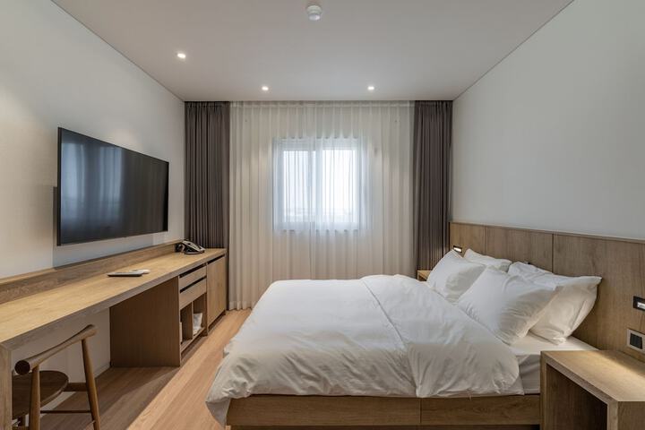 Room 13 of 24
