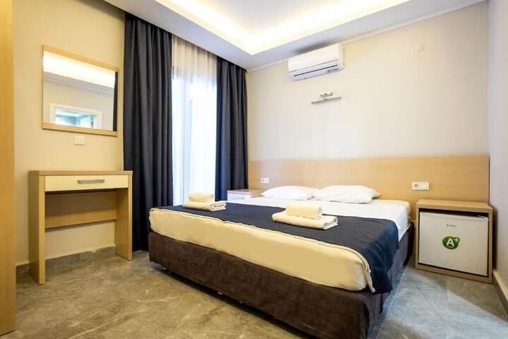 Room 2 of 31