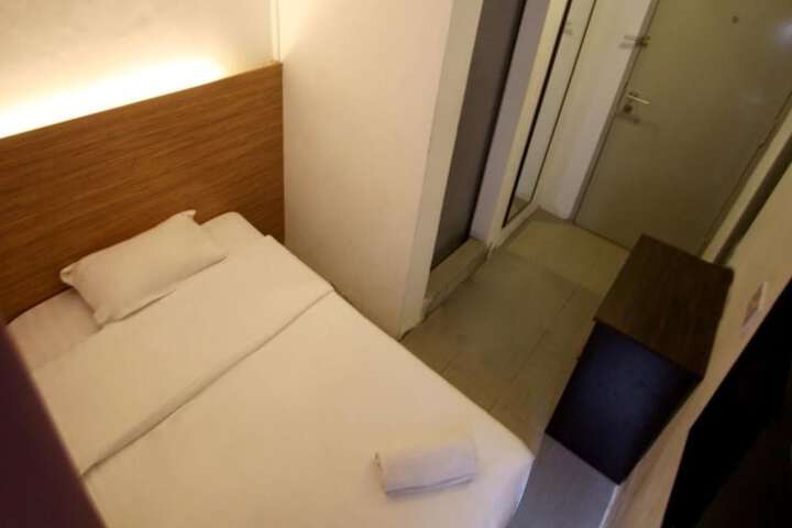 Room 9 of 27