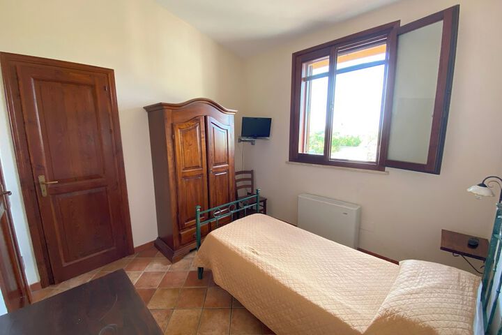Room 3 of 25