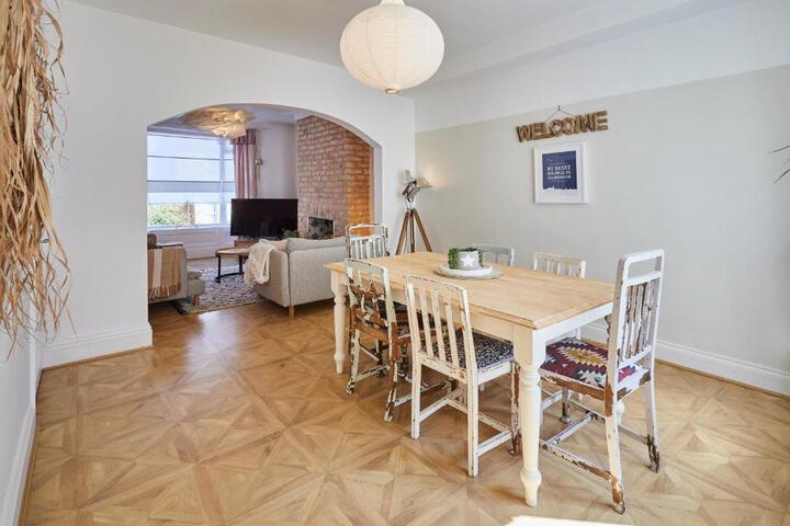 Host & Stay - Luna Terrace