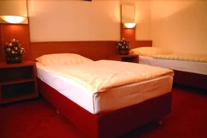 Room 9 of 41