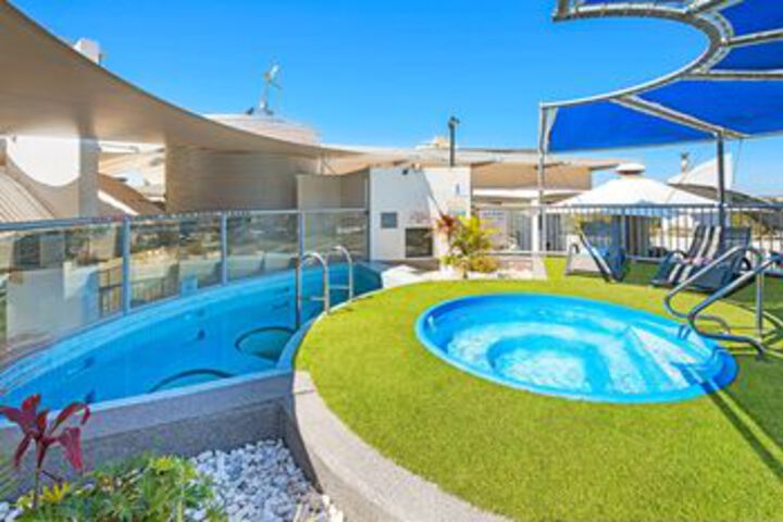 Pool 14 of 16