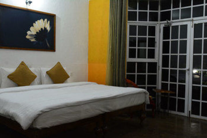 Room 6 of 39