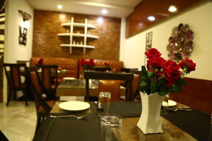 Dining 26 of 39