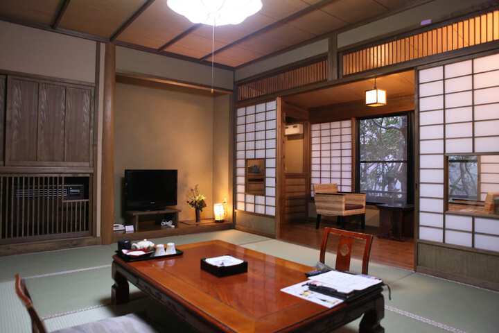 Room 10 of 42