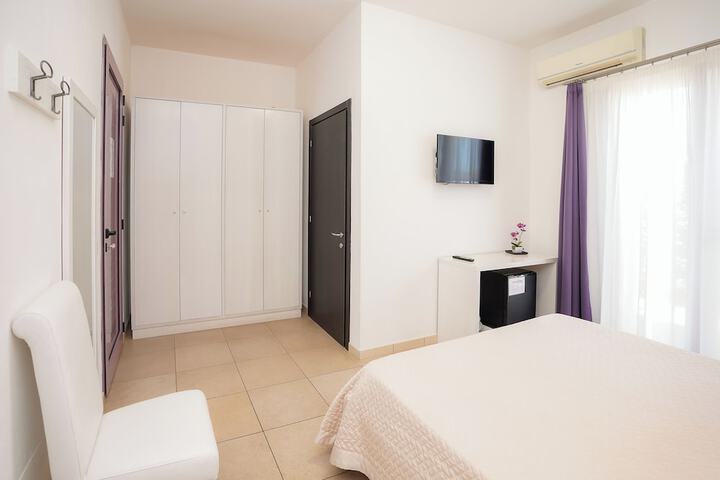 Room 10 of 46